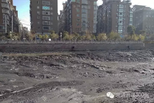 河道正在清淤 河道正在清淤