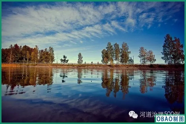 瑞士湖泊常年清澈见底 瑞士湖泊常年清澈见底