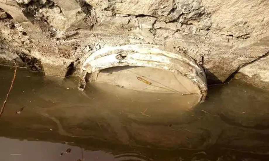 3简单粗暴的封堵,污染无处排放 3简单粗暴的封堵,污染无处排放